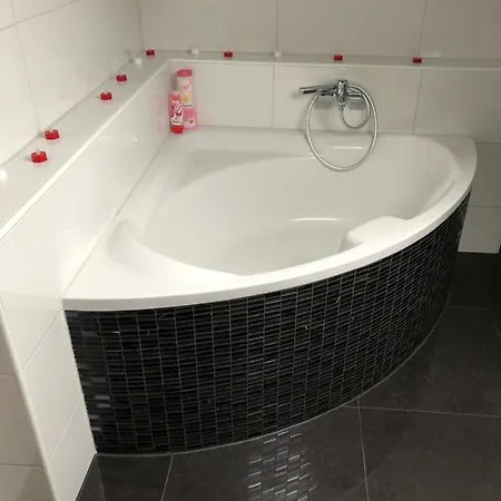 Deluxe Business Suite Mit Netflix Premium & Parkplatz, Zentral Zu Audi & Schwarz Gruppe With 2 Bedrooms Bad Friedrichshall Buitenkant foto