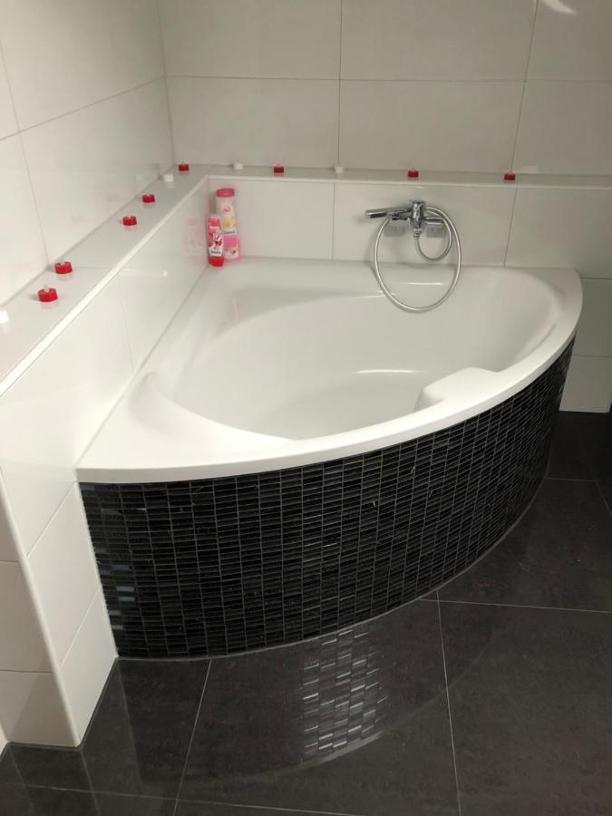 Apartment Deluxe Business Mit Netflix Premium & Parkplatz, Zentral Zu Audi & Schwarz Gruppe With 2 Bedrooms *