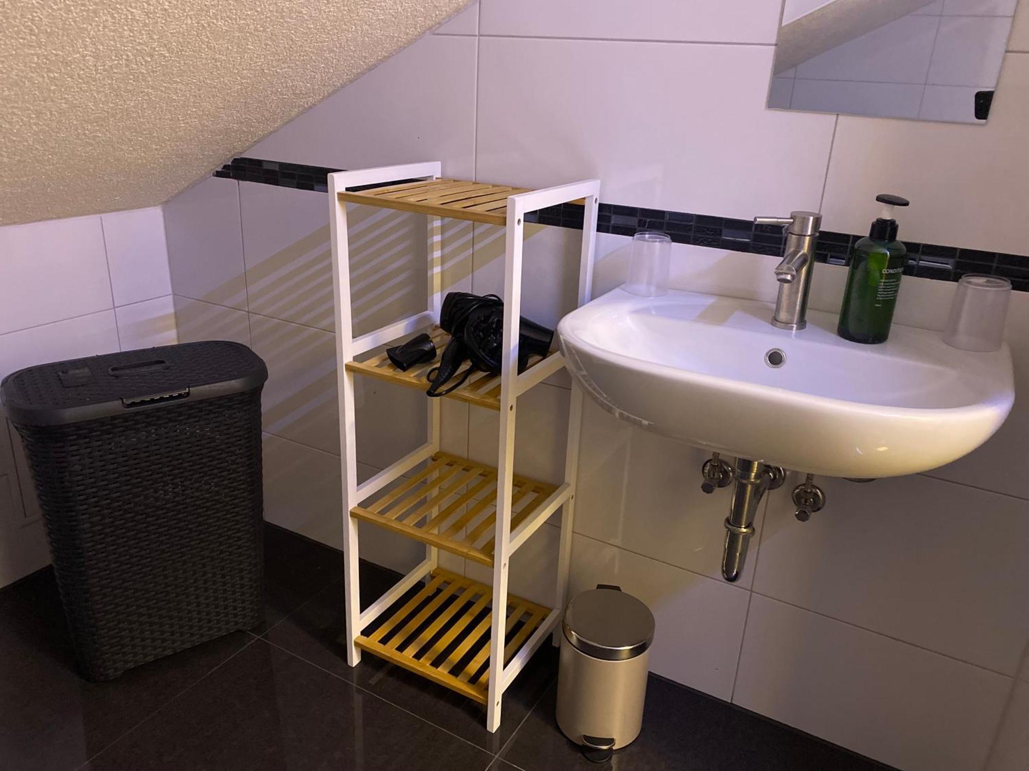 Deluxe Business Mit Netflix Premium & Parkplatz, Zentral Zu Audi & Schwarz Gruppe With 2 Bedrooms Apartment
